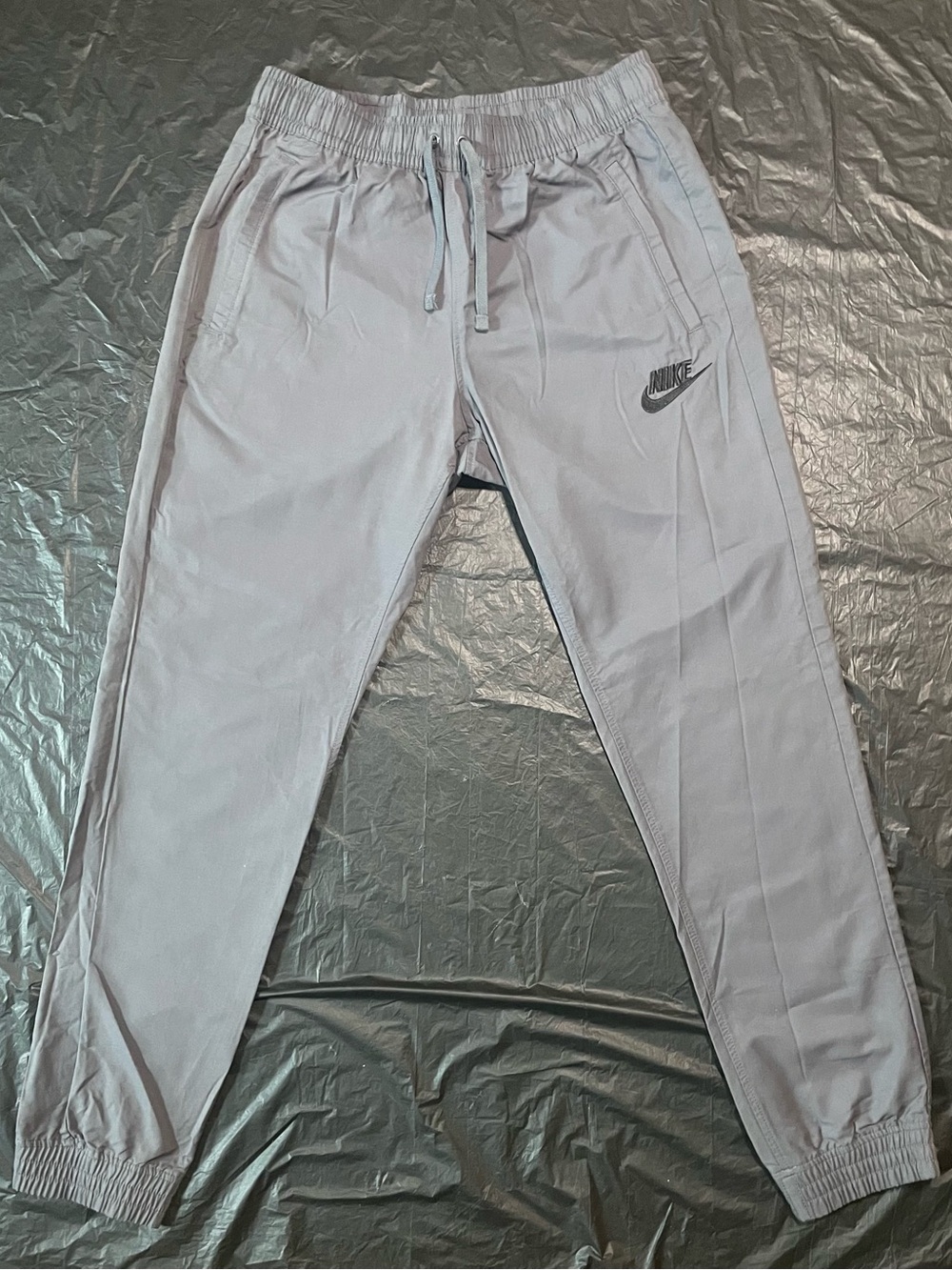 Nike Men's Pale Gray Athletic Joggers